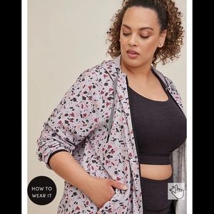 NWT TORRID Light Active Jacket / Size 3X / Stretch Woven Stone